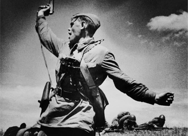 Дайны жилүүдийн алдартай гэрэл зургуудаас